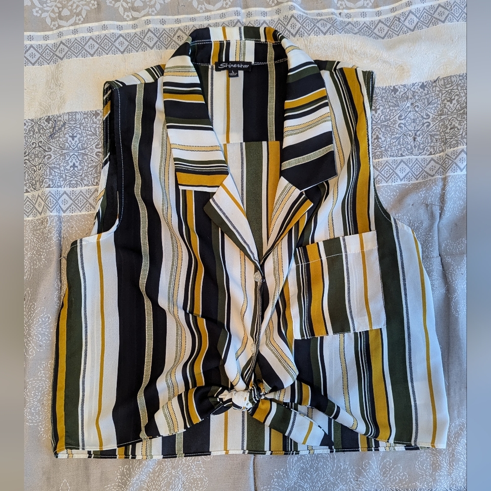 Shinestar Black and White Sleeveless Notched Collar Blouse